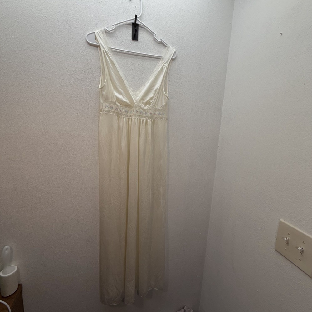 Vintage 70s Kayser Ivory Nylon Nightgown Floral Ribbon Empire Waist USA Made M‎